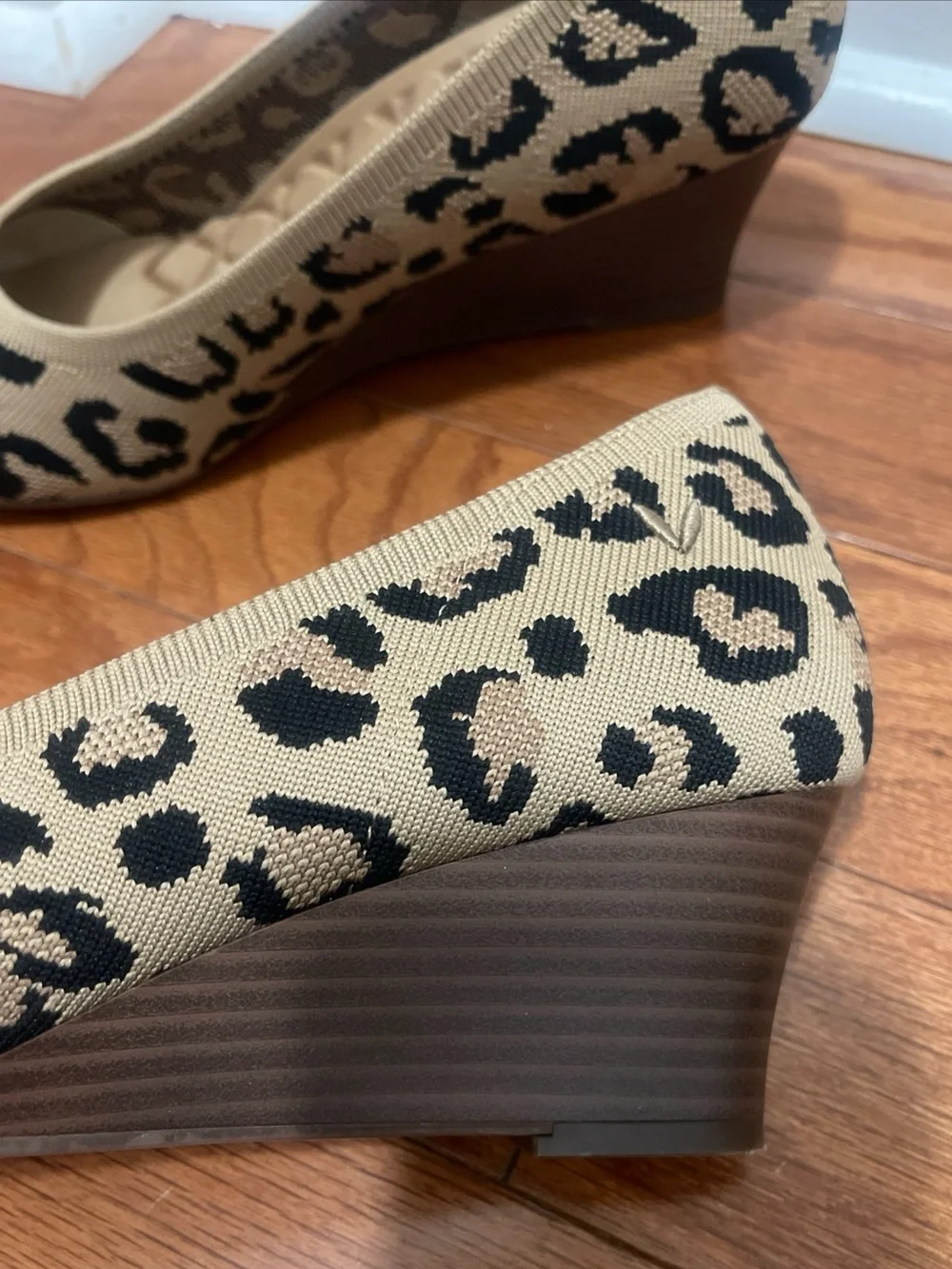 Vivaia Aria Wedge Pro Pointed Toe Leopard Knit Heels in Size 40 9.5